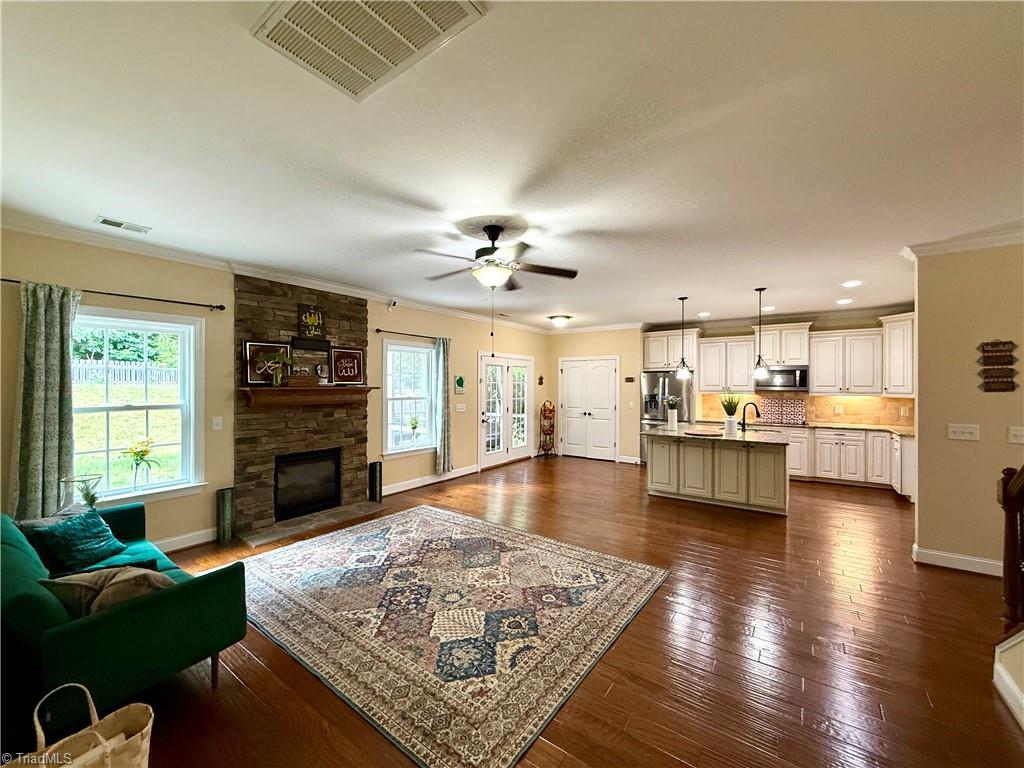 2227 Dunning Court High Point, NC 27265 - Photo 7 of 44