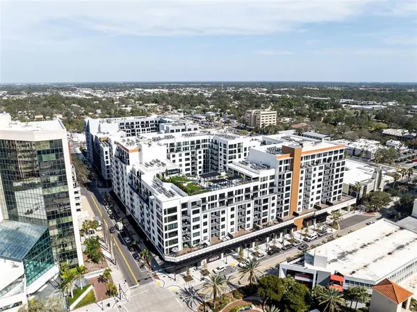 $3,433 | 1991 Main Street, Unit ASTER B5 DEN, Sarasota, FL 34236