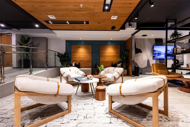 $3,190 | 1991 Main Street, Unit LINKS B6, Sarasota, FL 34236