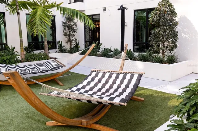 $3,190 | 1991 Main Street, Unit LINKS B6, Sarasota, FL 34236