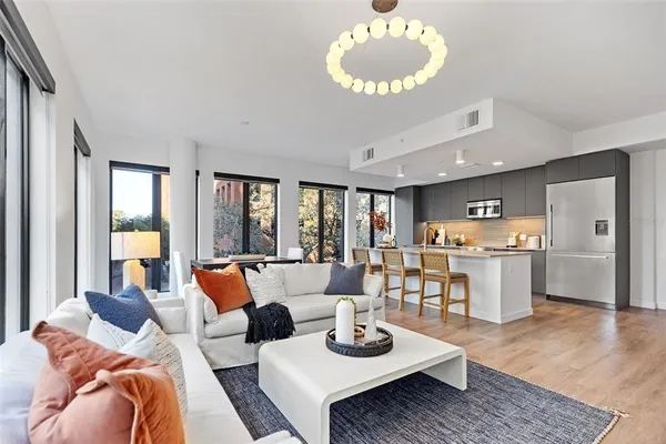 $3,433 | 1991 Main Street, Unit ASTER B5 DEN, Sarasota, FL 34236