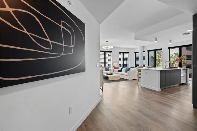 $3,190 | 1991 Main Street, Unit LINKS B6, Sarasota, FL 34236