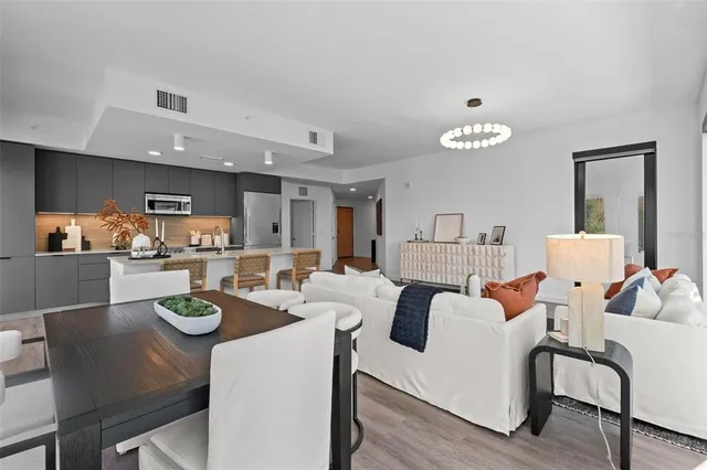 $3,190 | 1991 Main Street, Unit LINKS B6, Sarasota, FL 34236