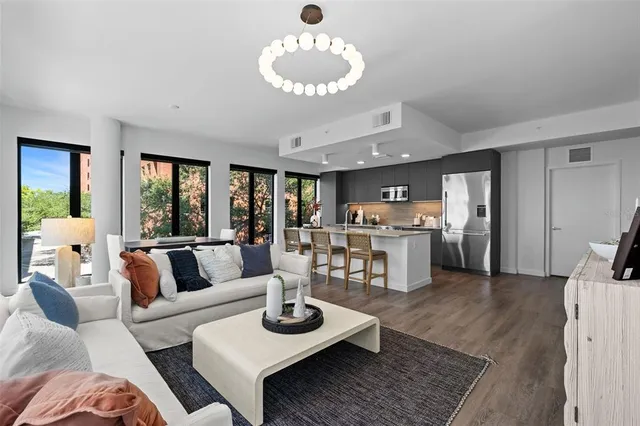 $3,190 | 1991 Main Street, Unit LINKS B6, Sarasota, FL 34236