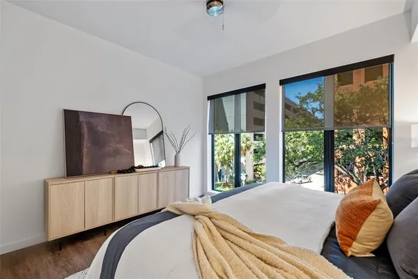 $3,433 | 1991 Main Street, Unit ASTER B5 DEN, Sarasota, FL 34236