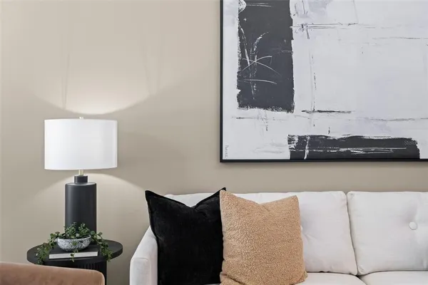 $3,433 | 1991 Main Street, Unit ASTER B5 DEN, Sarasota, FL 34236