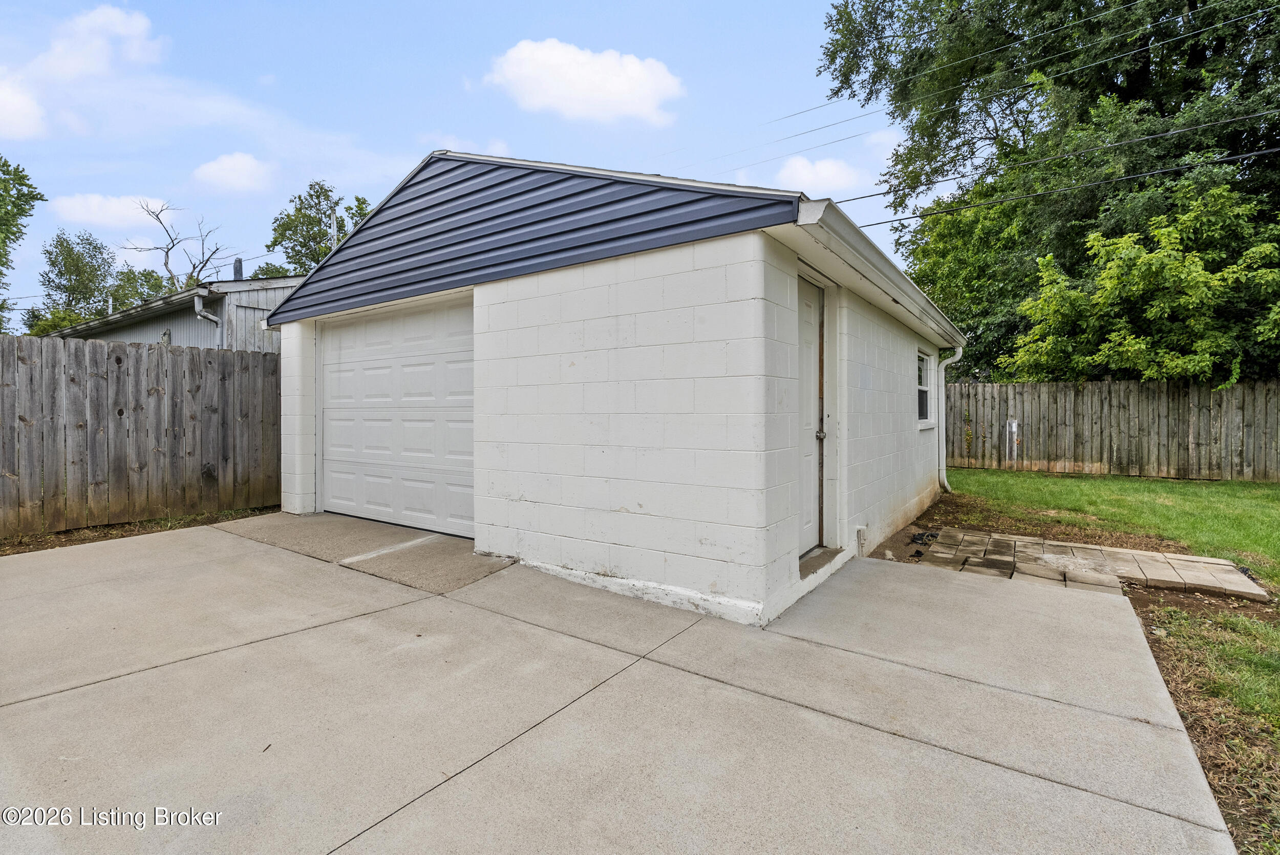 211 Redding Road Louisville, KY 40218 - Photo 33 of 35 Garage