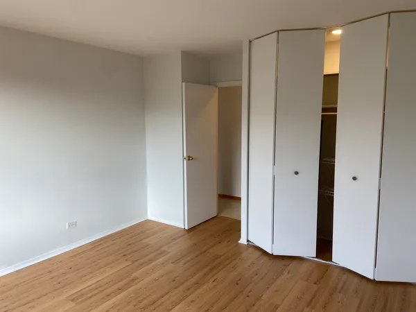 $2,200 | 1605 East Central Road, Unit 410B, Arlington Heights, IL 60005