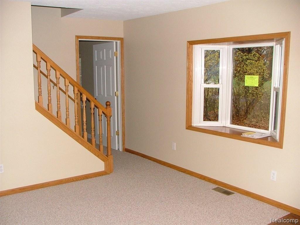 184 Chilson Road Howell, MI 48843 - Photo 12 of 21 Living Room 15' X 15'