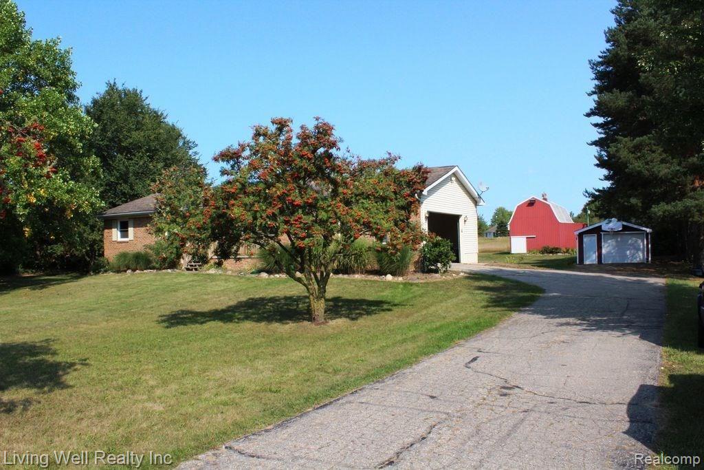3112 North Nicholson Road Fowlerville, MI 48836 - Photo 3 of 22
