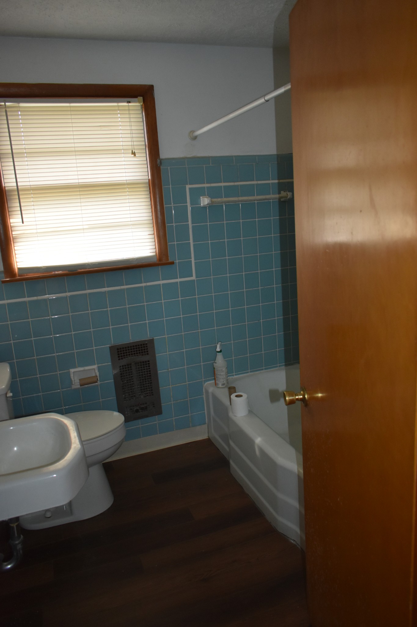 141 Hillcrest Drive Madison, TN 37115 - Photo 10 of 18 a bathroom with a toilet a sink and mirror