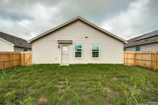 $1,450 | 2623 Pechora Pipit, New Braunfels, TX 78130
