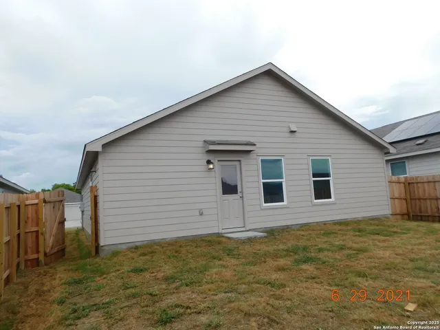 $1,450 | 2623 Pechora Pipit, New Braunfels, TX 78130