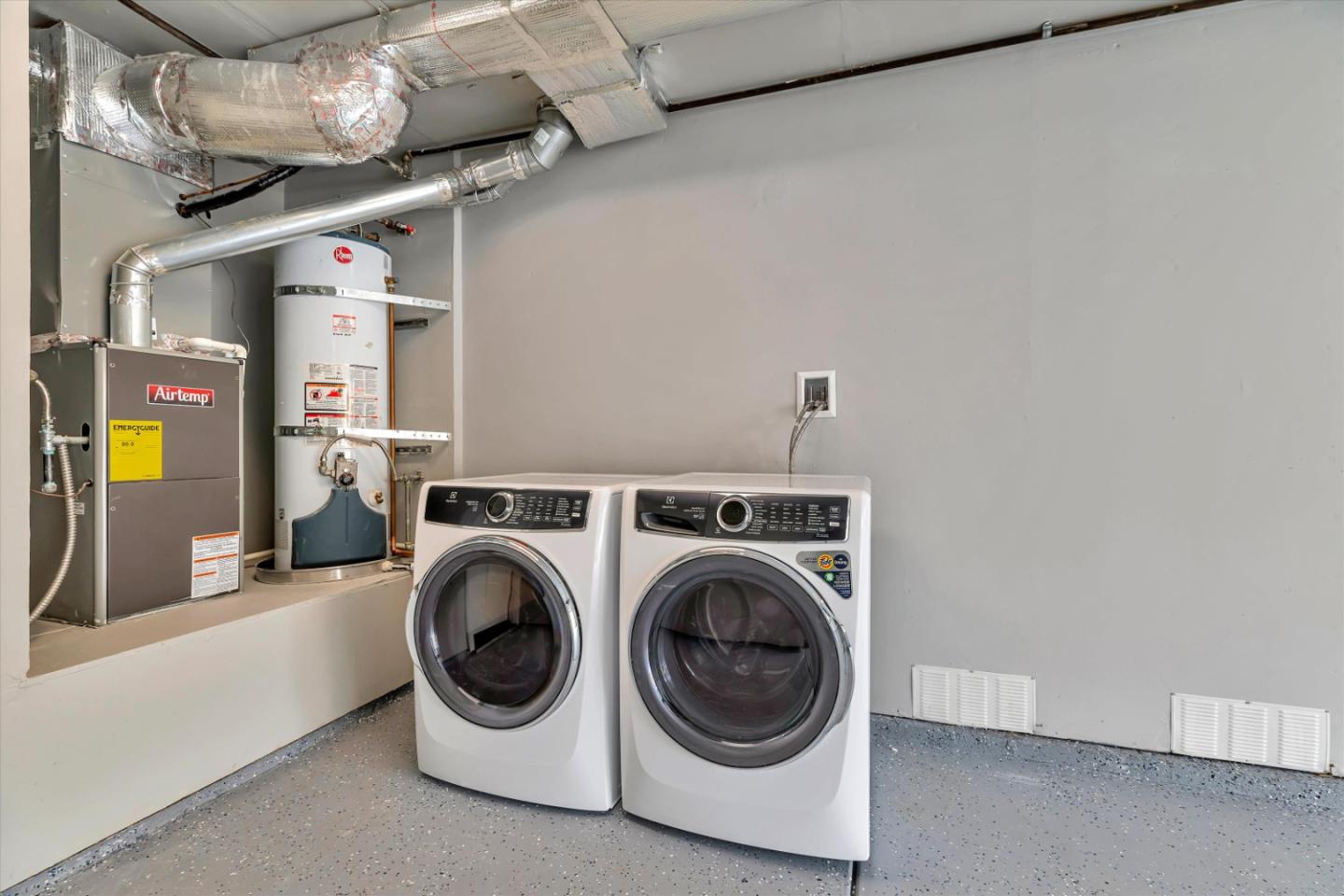 682 Ridgeview Terrace Fremont, CA 94536 - Photo 27 of 38 a utility room with dryer and washer