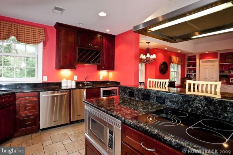 305 West Wind Road Towson, MD 21204 - Photo 4 of 20 Kitchen
