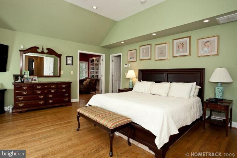 305 West Wind Road Towson, MD 21204 - Photo 7 of 20 Master Bedroom