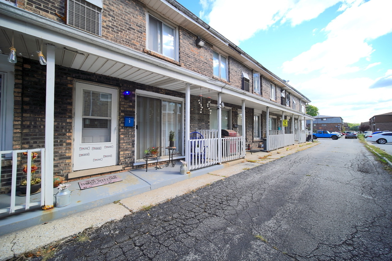 9835 South Harlem Avenue, Unit S Chicago Ridge, IL 60415 - Photo 3 of 17 front view of a building with a street view