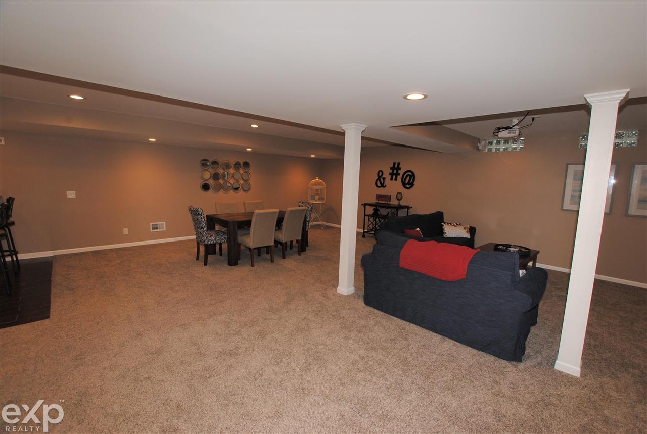 2181 London Bridge Drive Rochester, MI 48307 - Photo 47 of 53 50055306-46.JPG