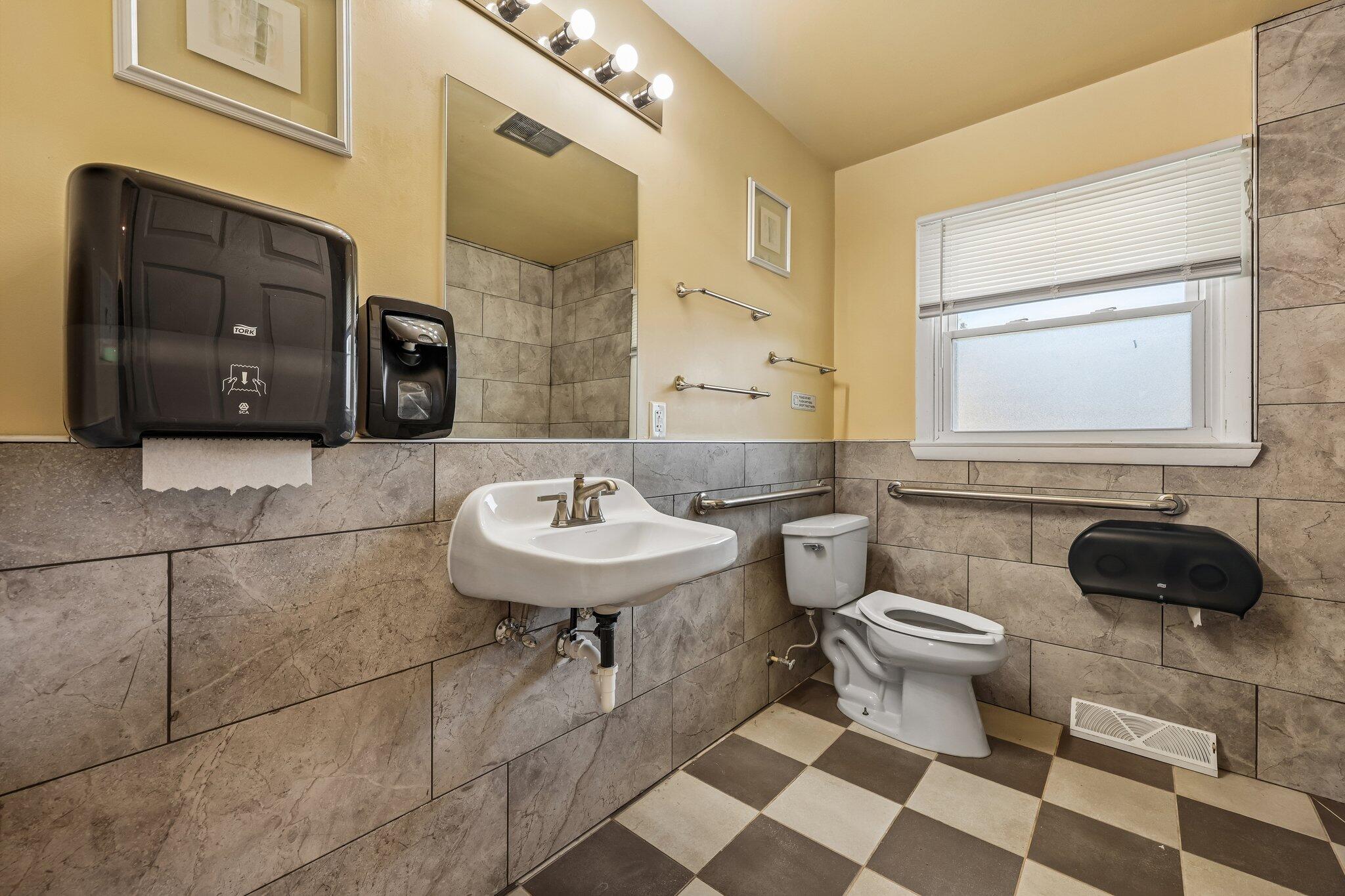 1708 Arcturus Avenue Racine, WI 53404 - Photo 18 of 23 Bath