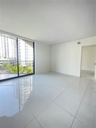 $3,100 | 5252 Northwest 85th Avenue, Unit 303, Doral, FL 33166