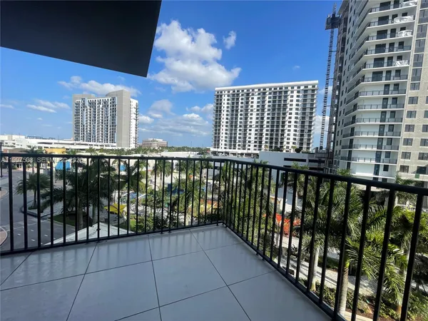 $3,100 | 5252 Northwest 85th Avenue, Unit 303, Doral, FL 33166