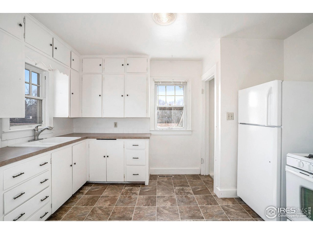 945 East Prospect Road Fort Collins, CO 80525 - Photo 5 of 15 Bright Classic Kitchen