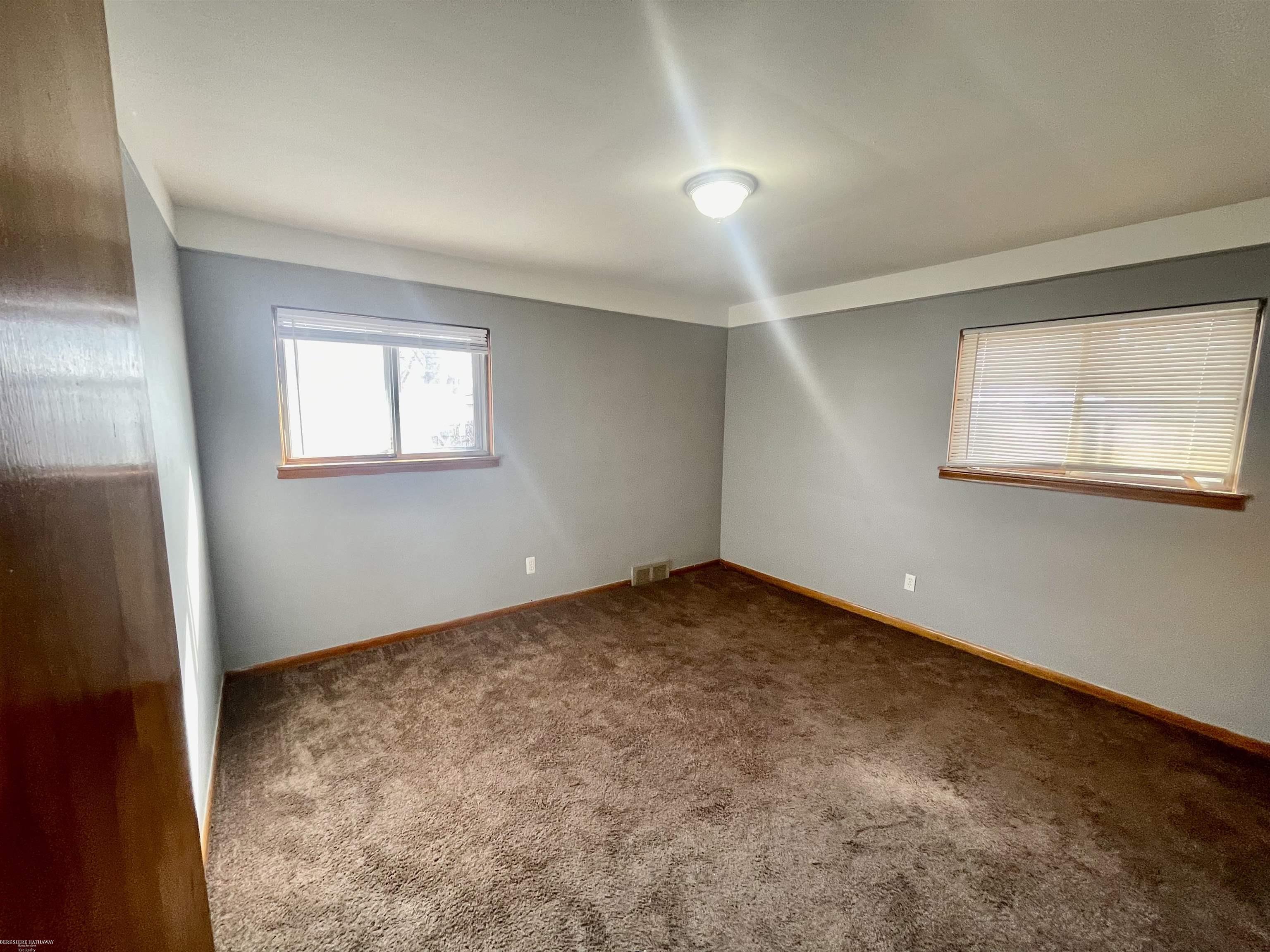 14868 Stephens Road Eastpointe, MI 48021 - Photo 11 of 18 50103018-10.JPG
