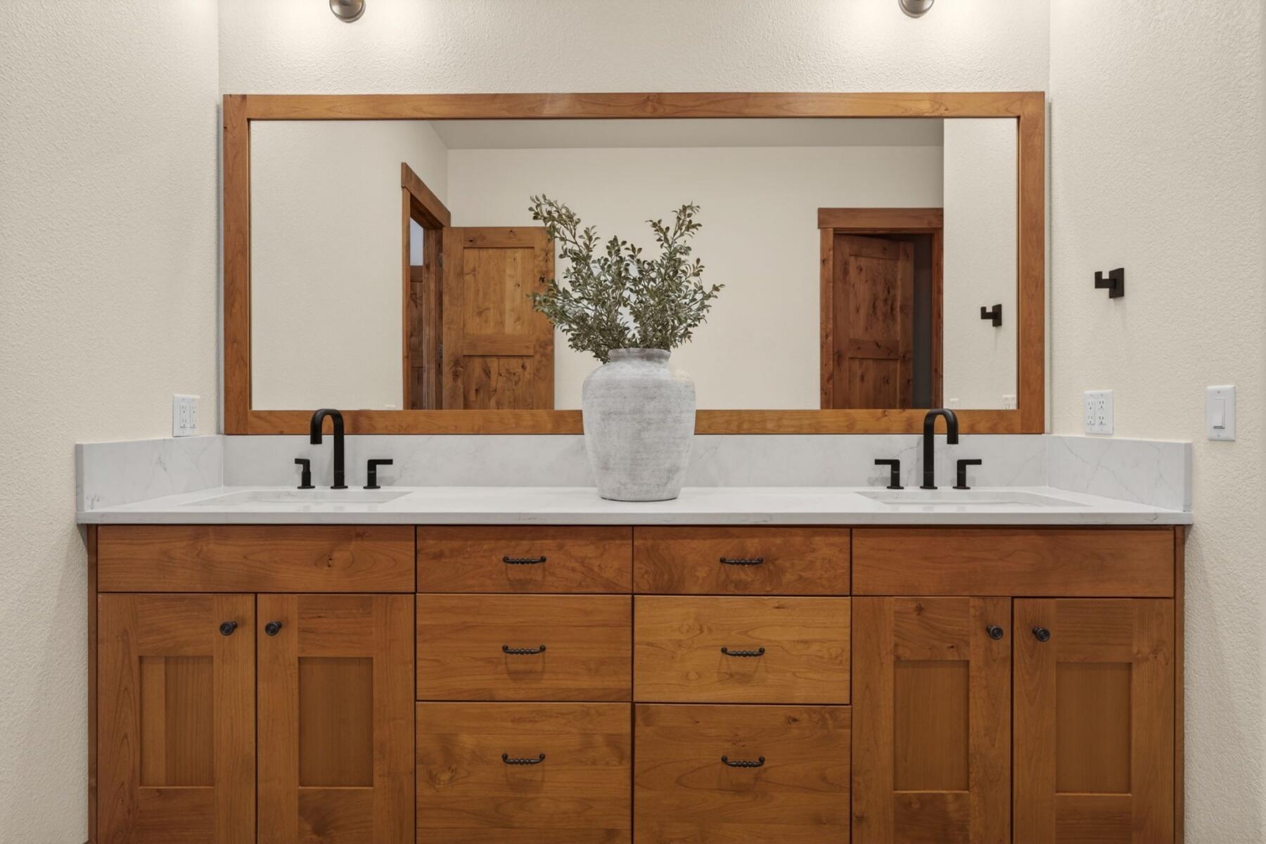60420 Snap Shot Loop Bend, OR 97702 - Photo 26 of 51 Primary Bath - with new Luce Cascade expansive Counter