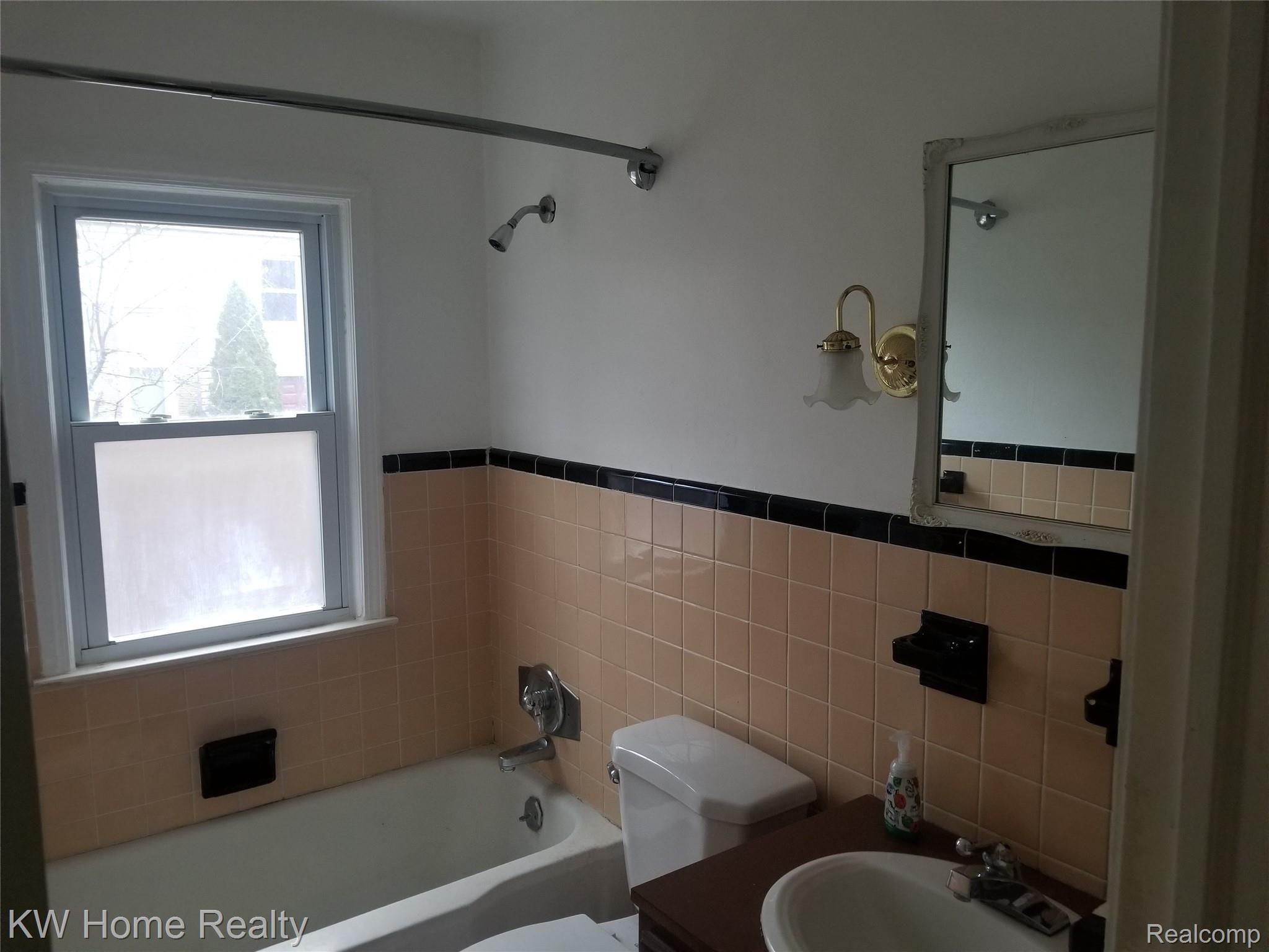 25815 Farmbrook Road Southfield, MI 48034 - Photo 11 of 34 BATHROOM