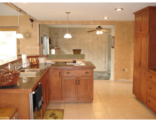 44 Breakneck Road Sturbridge, MA 01566 - Photo 5 of 28