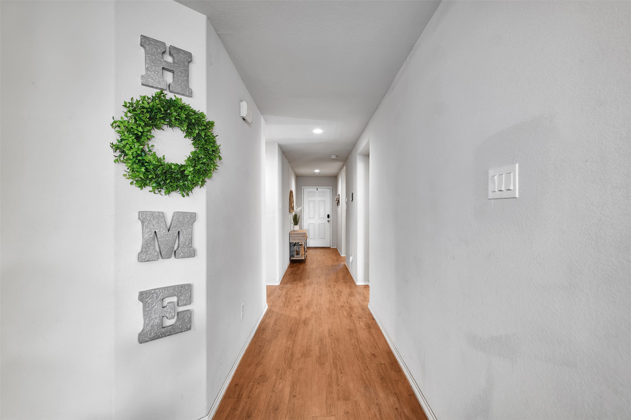 1022 Rancho Grande Drive Channelview, TX 77530 - Photo 6 of 36 a view of a hallway with wooden floor and a potted plant
