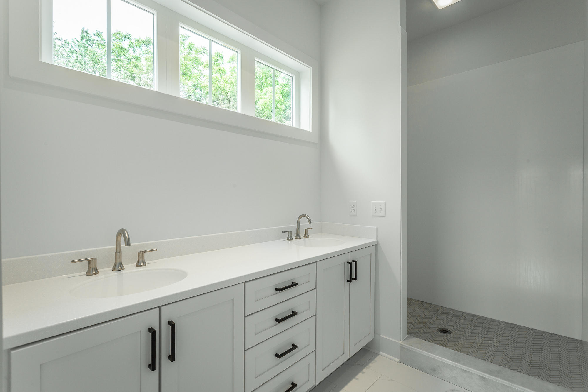 720 Miller Road Signal Mountain, TN 37377 - Photo 16 of 118 Master Bathroom