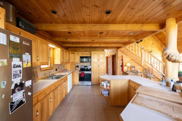 $1,800,000 | 9885 Challis Creek Road, Challis, ID 83226