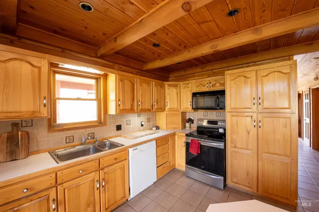 $1,800,000 | 9885 Challis Creek Road, Challis, ID 83226