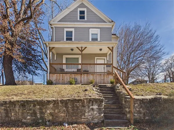 $240,000 | 2421 Chestnut Avenue, Kansas City, MO 64127