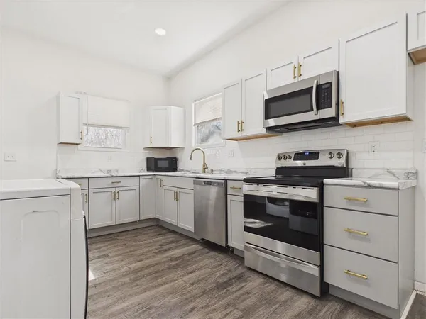 $240,000 | 2421 Chestnut Avenue, Kansas City, MO 64127