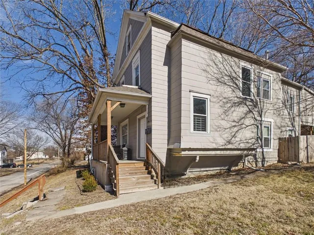 $240,000 | 2421 Chestnut Avenue, Kansas City, MO 64127