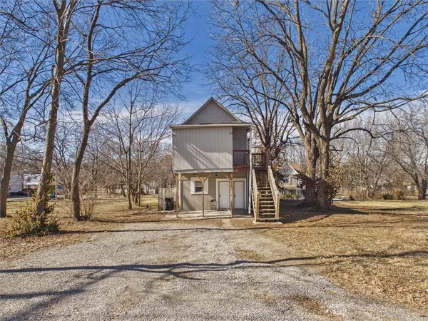 $240,000 | 2421 Chestnut Avenue, Kansas City, MO 64127