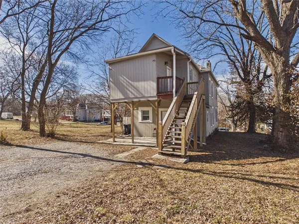 $240,000 | 2421 Chestnut Avenue, Kansas City, MO 64127