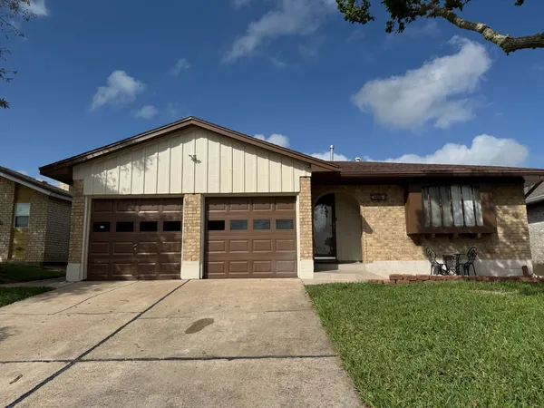 $2,900 | 3114 Kleimann Avenue, Galveston, TX 77551