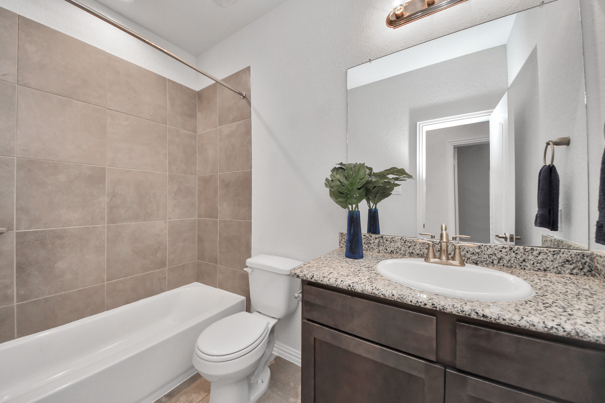 101 Bayou Bend Angleton, TX 77515 - Photo 18 of 25 Secondary Bath