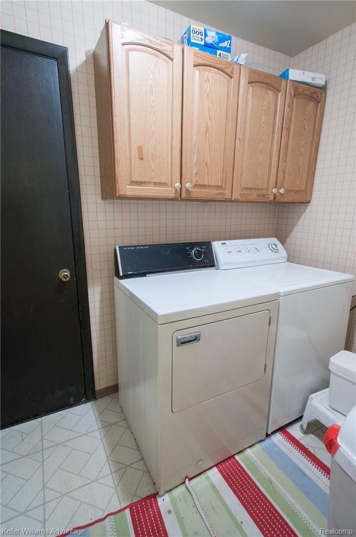 36538 Saxony Road Farmington, MI 48335 - Photo 15 of 41 Saxony_36538_Laundry.jpg