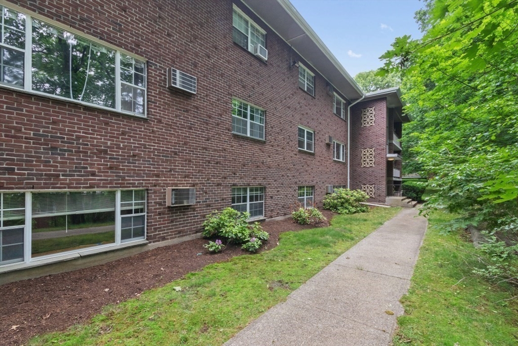 56 Jacqueline Road, Unit 12 Waltham, MA 02452 - Photo 26 of 37 Gallery Image 26