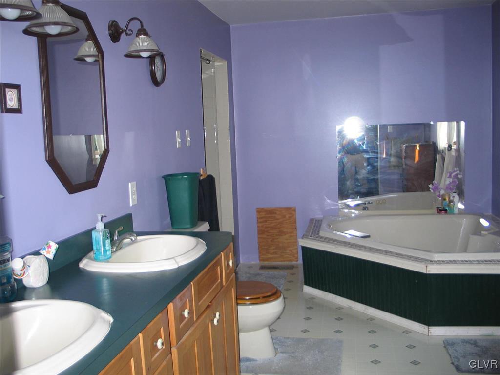 9173 North Loop Road Slatington, PA 18080 - Photo 17 of 31 Gallery Image 17