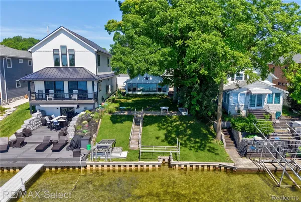 $549,900 | 13022 Cussewago Beach Street, Fenton, MI 48430