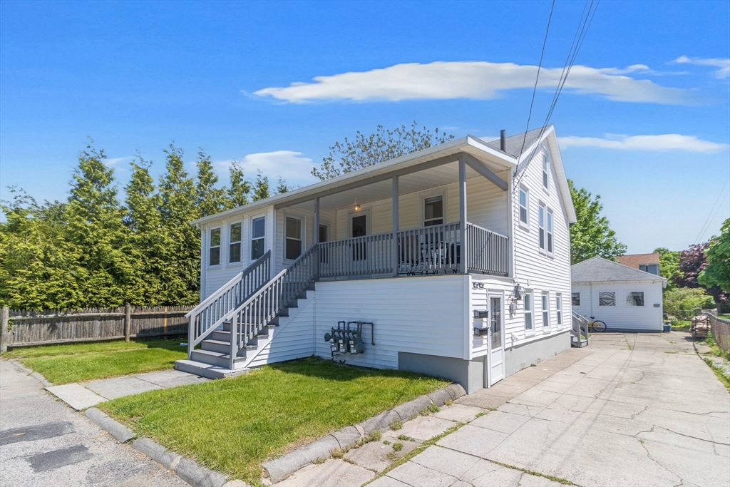 a view of a house with a yard