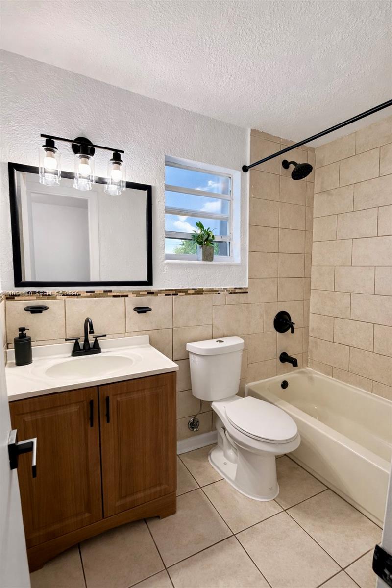 640 Northwest 16th Street Pompano Beach, FL 33060 - Photo 5 of 36
