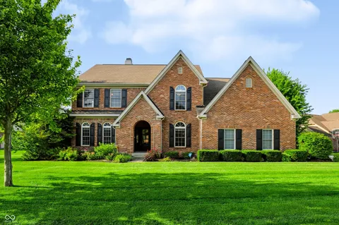 $735,000 | 8765 Lily Court, Zionsville, IN 46077