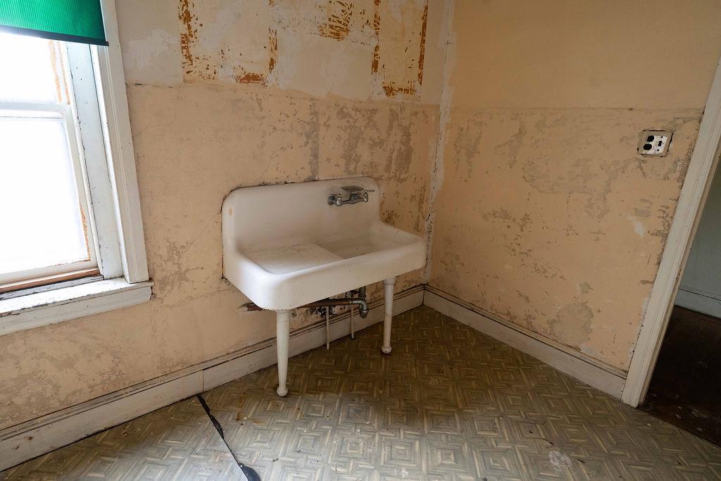3637 Spring Garden Street Philadelphia, PA 19104 - Photo 33 of 39 a bathroom with a sink and a window