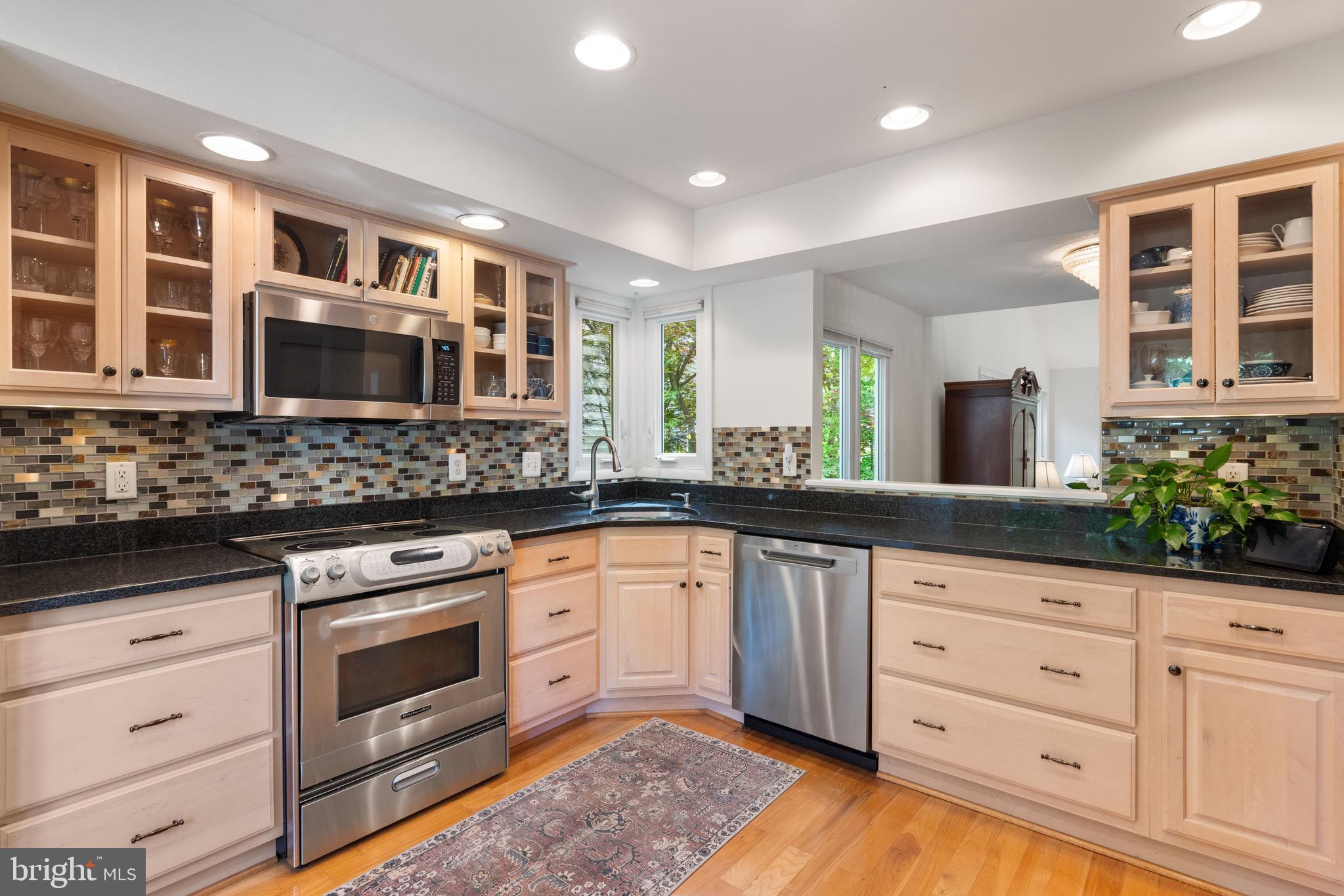 4752 Timber Ridge Drive Montclair, VA 22025 - Photo 14 of 72 Kitchen